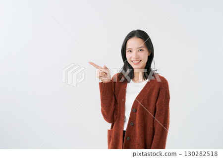 Woman wearing a knitted cardigan 130282518