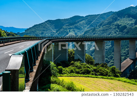 Tensho Bridge [Hinokage Town, Nishiusuki District, Miyazaki Prefecture] 130282543