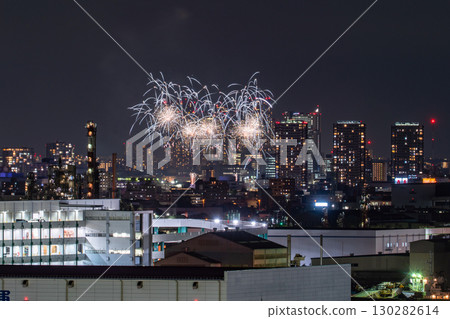 <<Kanagawa Prefecture>> Fireworks Festival in the Cityscape - Ota Ward Peace Memorial Fireworks <<Photographed from Kawasaki City>> <<Kanagawa Prefecture>> Fireworks Festival in the Cityscape - Ota Ward Peace Memorial Fireworks <<Photographed from Kawasaki City>> 130282614
