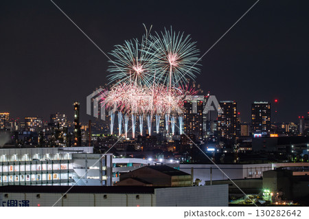 <<Kanagawa Prefecture>> Fireworks Festival in the Cityscape - Ota Ward Peace Memorial Fireworks <<Photographed from Kawasaki City>> 130282642