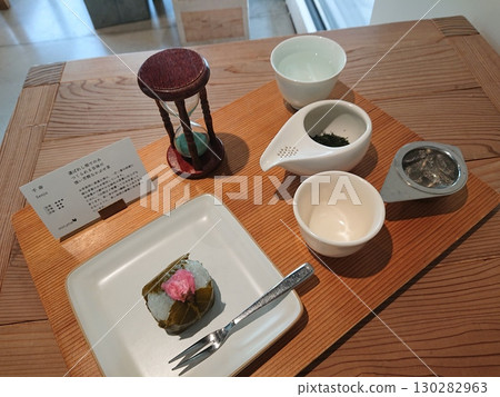Sakura mochi and green tea set Sakura mochi and green tea set 130282963