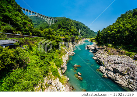 Tsunanosegawa Bridge and Gokase River [Hinokage Town, Nishiusuki District, Miyazaki Prefecture] 130283189