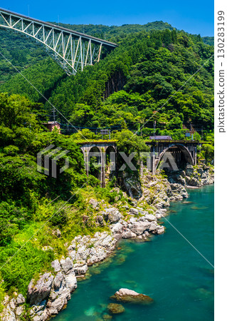 Tsunanosegawa Bridge and Gokase River [Hinokage Town, Nishiusuki District, Miyazaki Prefecture] 130283199