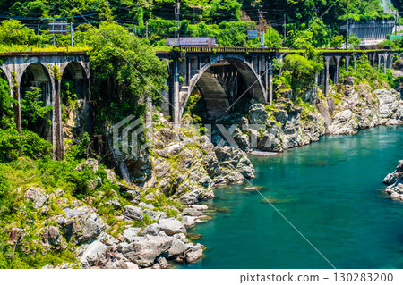 Tsunanosegawa Bridge and Gokase River [Hinokage Town, Nishiusuki District, Miyazaki Prefecture] 130283200