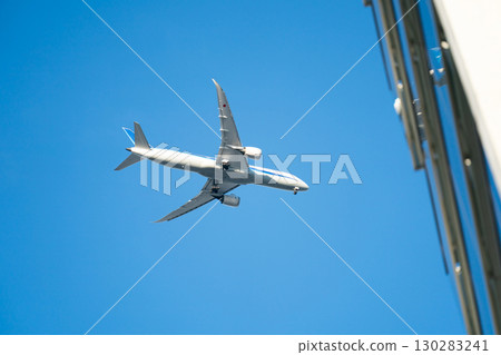 港區上空的客機 130283241
