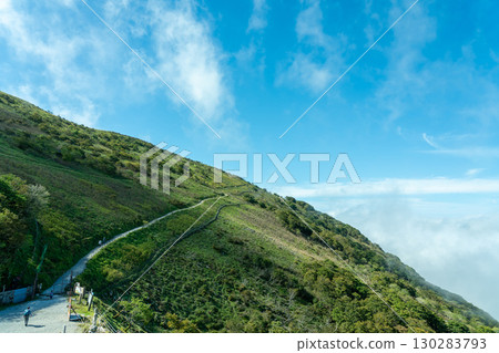 Sekigahara Town, Gifu Prefecture: The hiking trail from the Ibukiyama Driveway parking lot to the summit 130283793