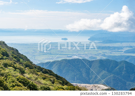 從岐阜縣關原町伊吹山車道停車場的觀景台眺望琵琶湖 130283794