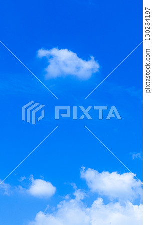 A simple landscape of blue sky and white clouds 130284197