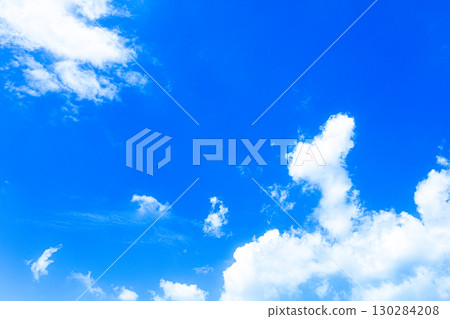 藍天白雲的簡單風景 130284208