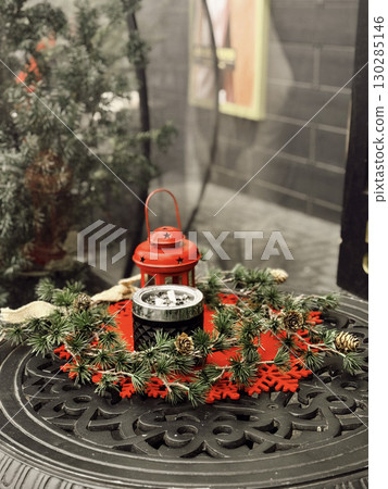 Christmas centerpiece with candles and wreath 130285146