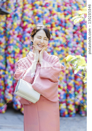 A woman in a kimono sightseeing in Kyoto 130285846