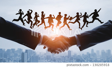 跳躍的人和商業交易概念 130285918