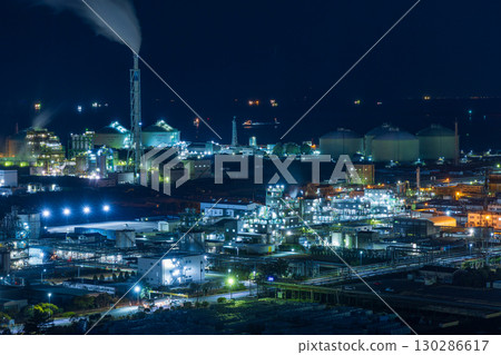 Factory night view: Yokkaichi Industrial Complex, Yokkaichi City, Mie Prefecture Factory night view: Yokkaichi Industrial Complex, Yokkaichi City, Mie Prefecture 130286617