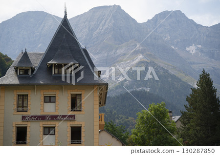 Explore the stunning Pyrenees with comfortable accommodation near Cirque de Gavarnie in a Explore the stunning Pyrenees with comfortable accommodation near Cirque de Gavarnie in a 130287850