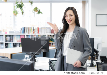Young businesswoman working in the office Young businesswoman working in the office 130288193