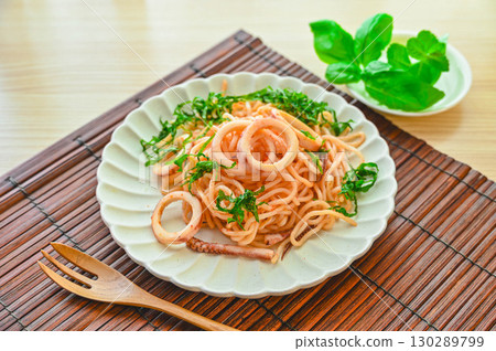 Japanese-style pasta with squid and mentaiko 130289799