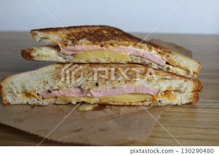 Food, avtrak. Sandwiches with ham cheese and vegetable elenium lie on a gray plate next to the juice of orange apricot on the table. Cooking breakfast 130290480