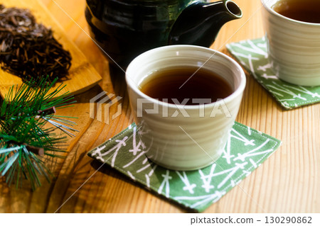 roasted green tea roasted green tea 130290862