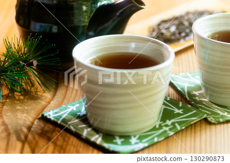 roasted green tea  130290873