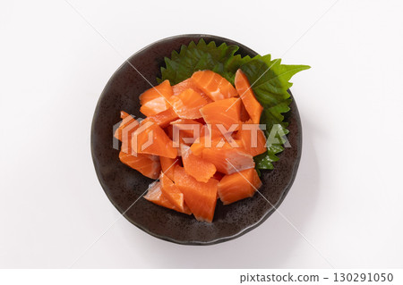 Salmon sashimi, chopped 130291050