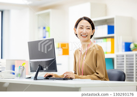 辦公室業務的女人 130293176