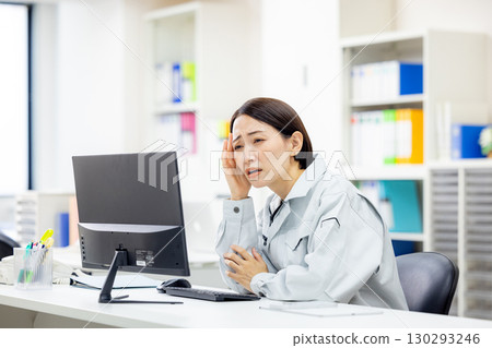 Working women in work clothes Working women in work clothes 130293246