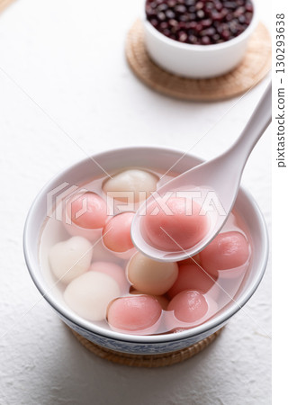Tangyuan (Chinese sweet dumpling), Glutinous rice ball in syrup Tangyuan (Chinese sweet dumpling), Glutinous rice ball in syrup 130293638