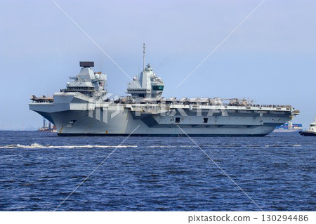 Maintaining peace in the Indo-Pacific region... Royal Navy aircraft carrier "Prince of Wales" arrives at Tokyo Port 130294486