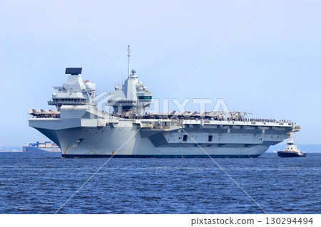 Maintaining peace in the Indo-Pacific region... Royal Navy aircraft carrier "Prince of Wales" arrives at Tokyo Port 130294494