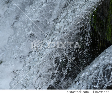 河川洪水和水位上升 130294536