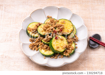 辣炒肉末西葫蘆 130294718