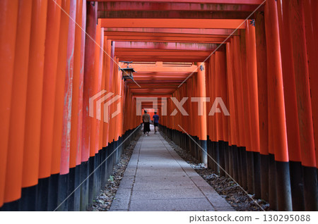 稻荷神社：16座朱紅色鳥居的神秘世界 130295088