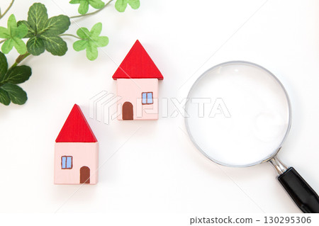 Housing and magnifying glass 130295306
