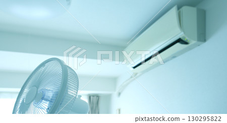 Air conditioning and fans in the room 130295822