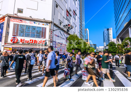 9月1日,日本東京城市景觀。酷暑持續…秋葉原擠滿了外國遊客(其中大部分是外國遊客)。 9月1日,日本東京城市景觀。酷暑持續…秋葉原擠滿了外國遊客(其中大部分是外國遊客)。 130295836