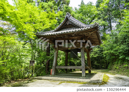 Jokokuji Temple Bell Tower, Ashikaga Yoshiaki Tomo Shogunate Site, Fukuyama City, Hiroshima Prefecture 130296444