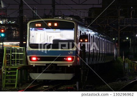 京濱東北線 209 系列 500 型列車夜間在南浦和站調頭 130296962