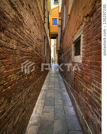 Venice, Italy, a narrow street in the old town 130297288