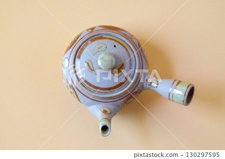 Traditional vintage clay tea pot, raditional sencha and gofung. 130297595