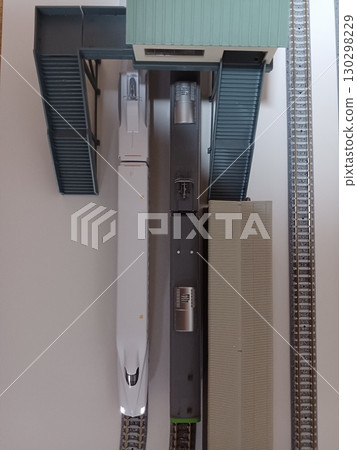 從上方拍攝的模型火車照片 130298229