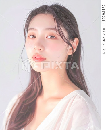 一位漂亮女人望向遠方的肖像 130298582