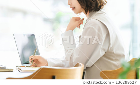 Woman doing desk work / business woman 130299527