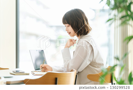 Woman doing desk work / business woman 130299528