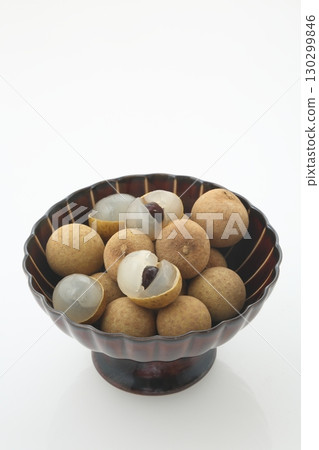 Longan and fruit pulp in a glass bowl 130299846