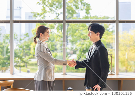 Businessman shaking hands 130301136