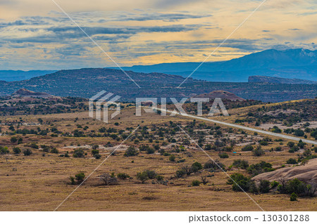 美國猶他州卡尼奧蘭茲國家公園的日出，大峽谷大圓環 130301288