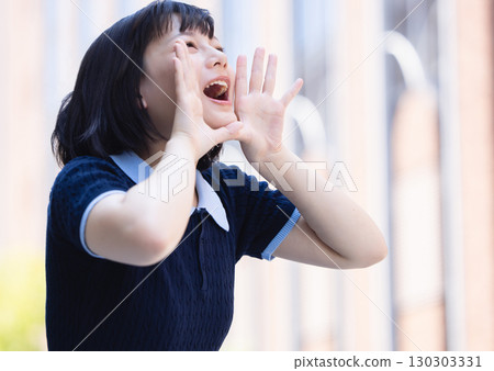 一個女人大喊 130303331