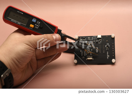 The SMD component tester. Investigation of the parameters of the SMD components using a tester probe. The SMD component tester. Investigation of the parameters of the SMD components using a tester probe. 130303627