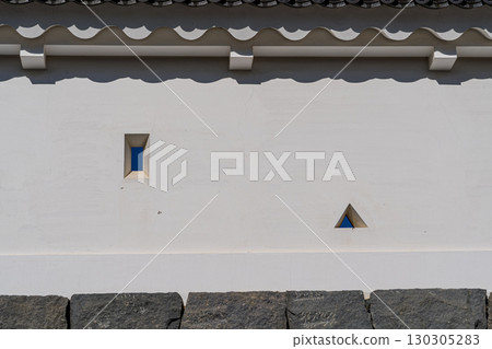 城堡牆上為射擊槍支而開的洞 130305283