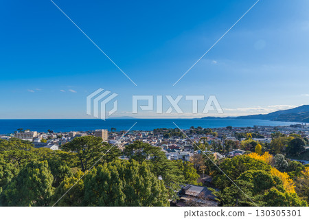 從觀景台俯瞰日本小田原市 從觀景台俯瞰日本小田原市 130305301